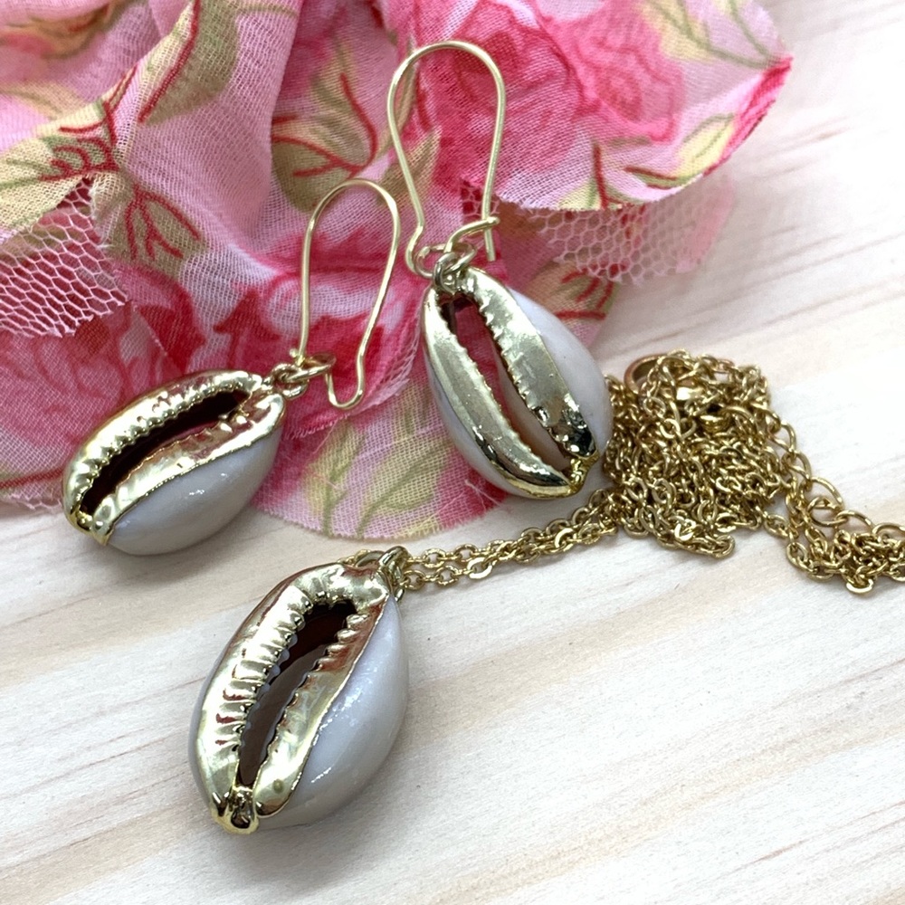 Shell Set Earrings and Necklace